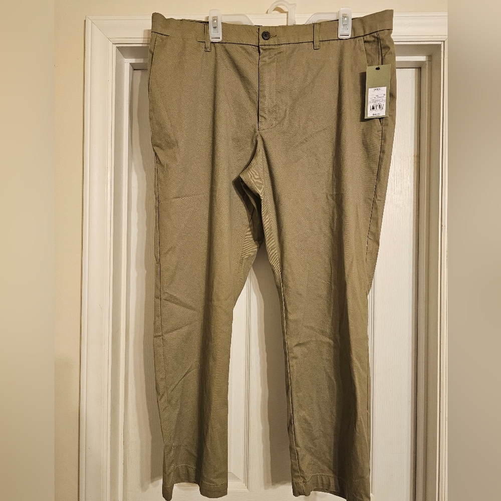 Goodfellow & Co Olive Chinos. Size: 38W 30L.